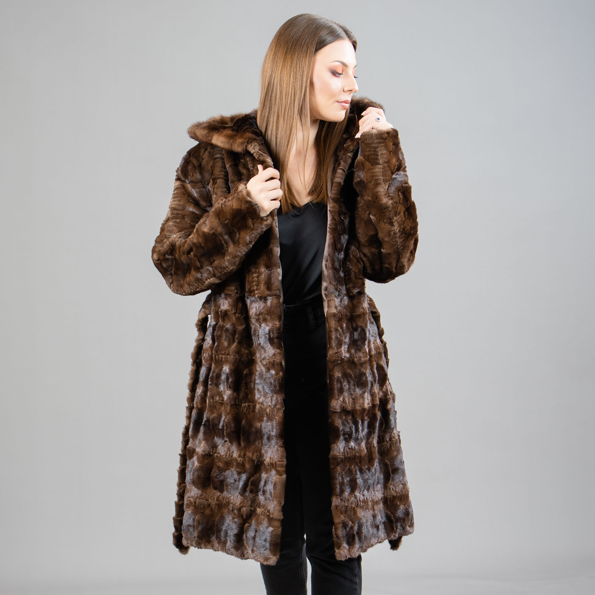 καφέ γούνινο παλτό βιζόν με κουκούλα και ζώνη