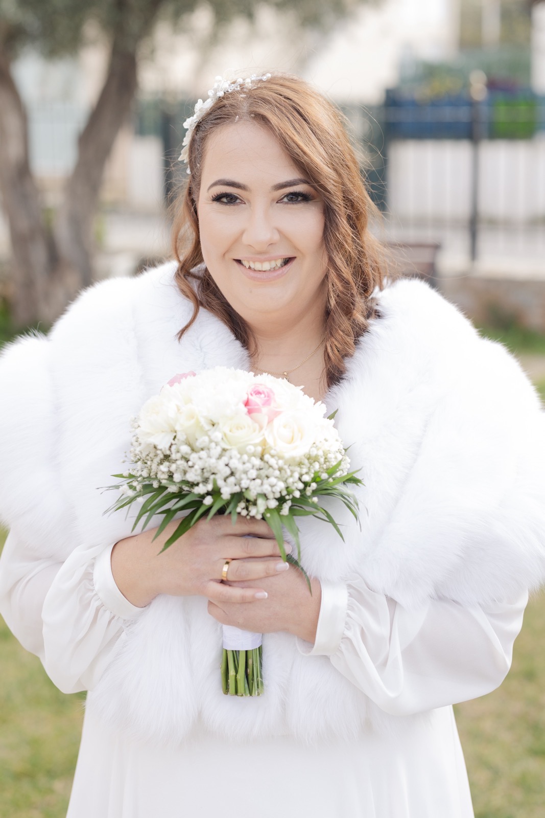 λευκή γούνινη ετόλ αλεπούς