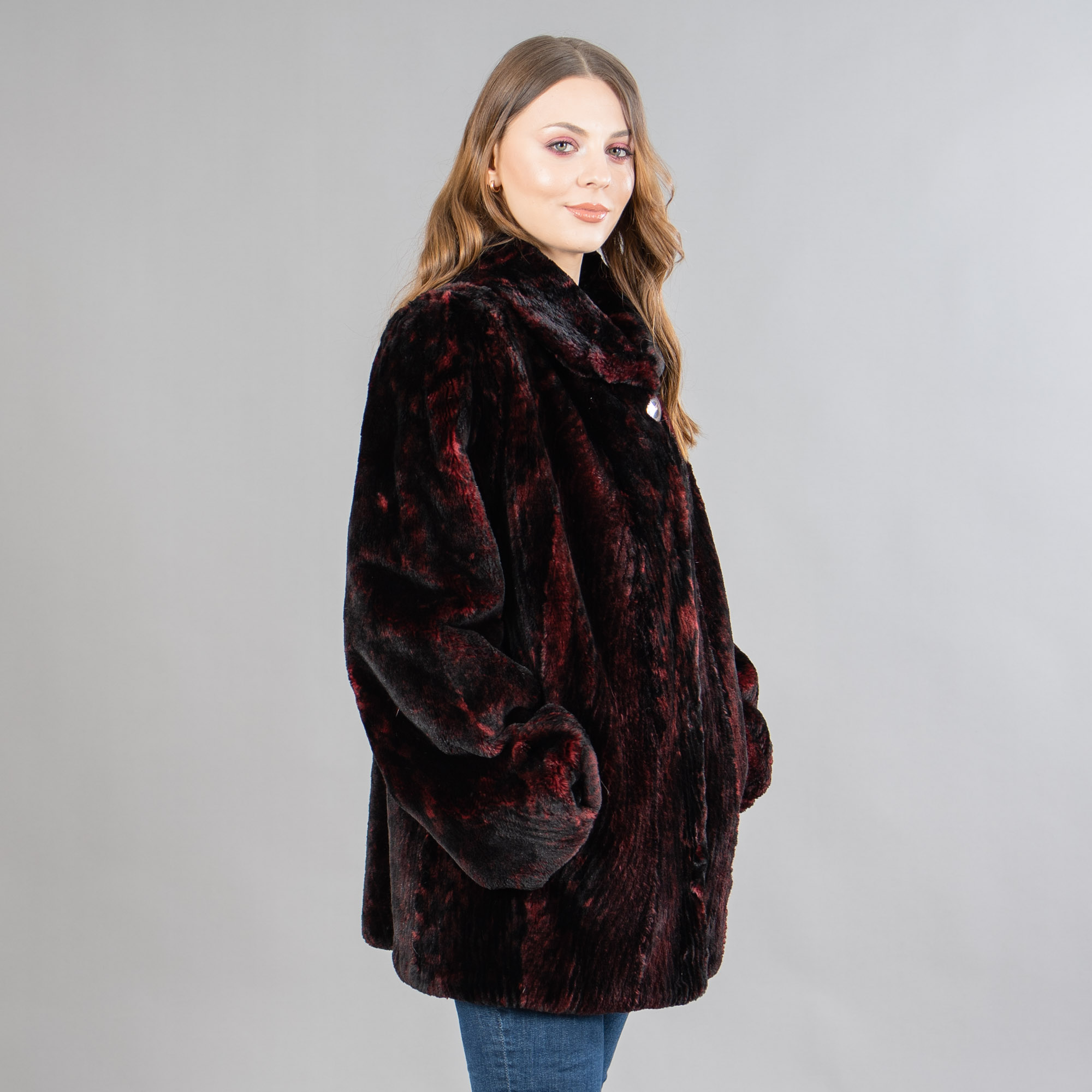 γούνινο σακάκι κάστορα σε μαύρο-κόκκινο χρώμα