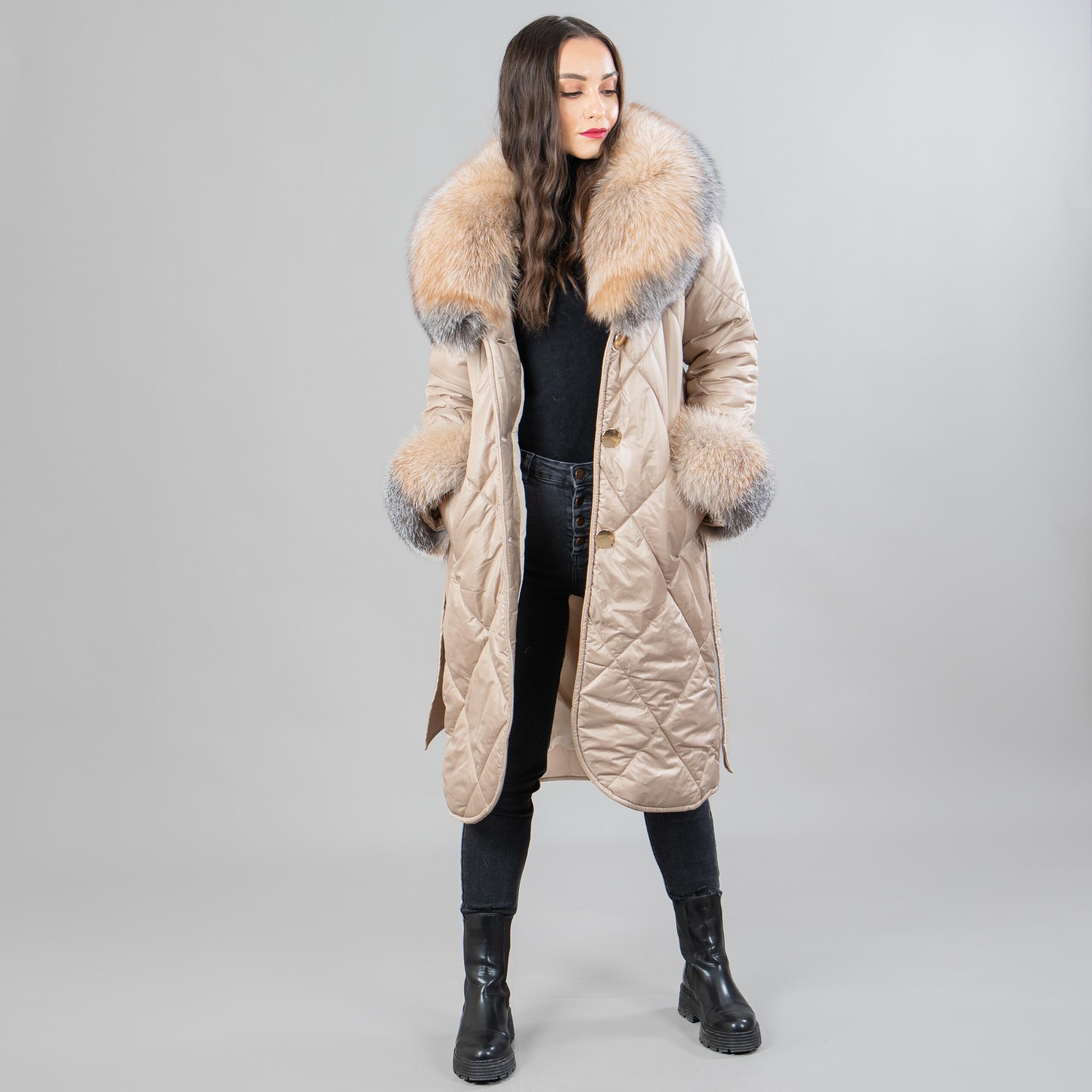 Beige parka coat with detachable fox fur. 