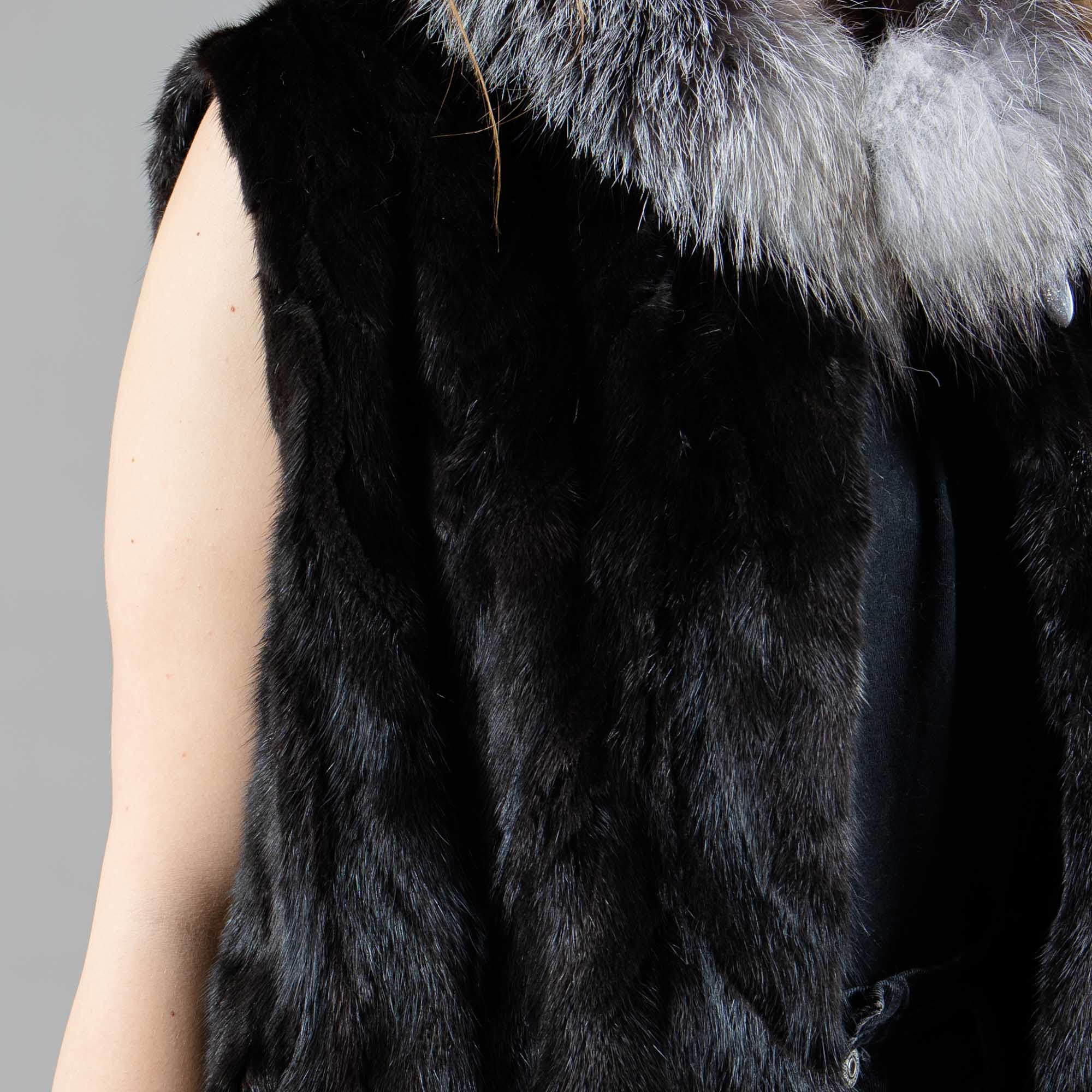 μαύρο γούνινο γιλέκο βιζόν με γούνα αλεπούς