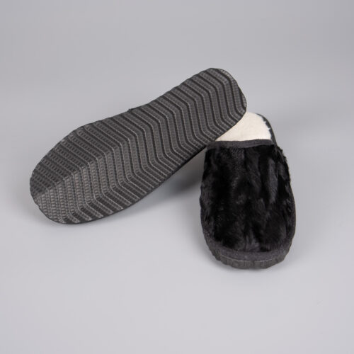 γούνινες μαύρες παντόφλες Αστραάν με στοιχεία γούνας προβάτου