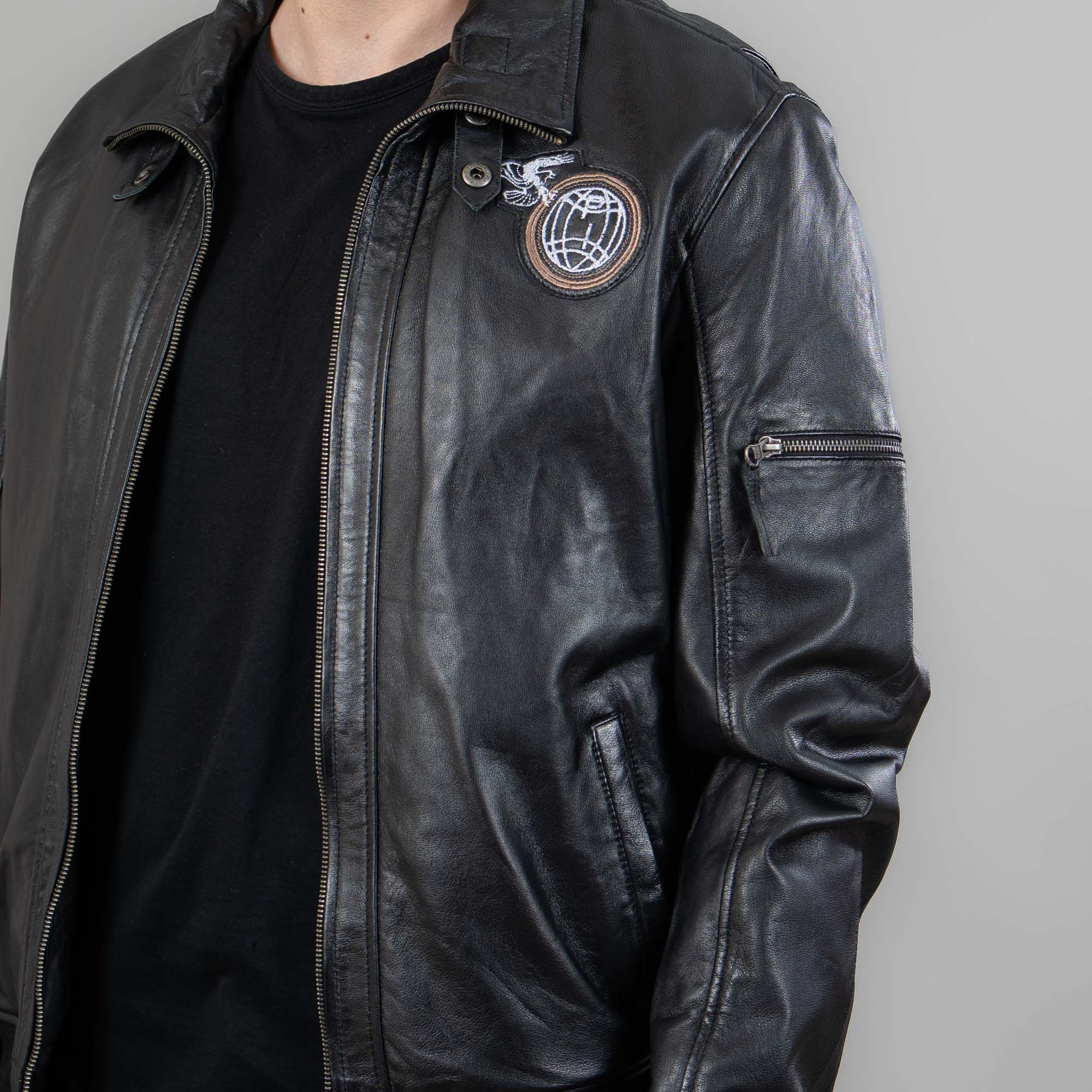 μαύρο δερμάτινο σακάκι