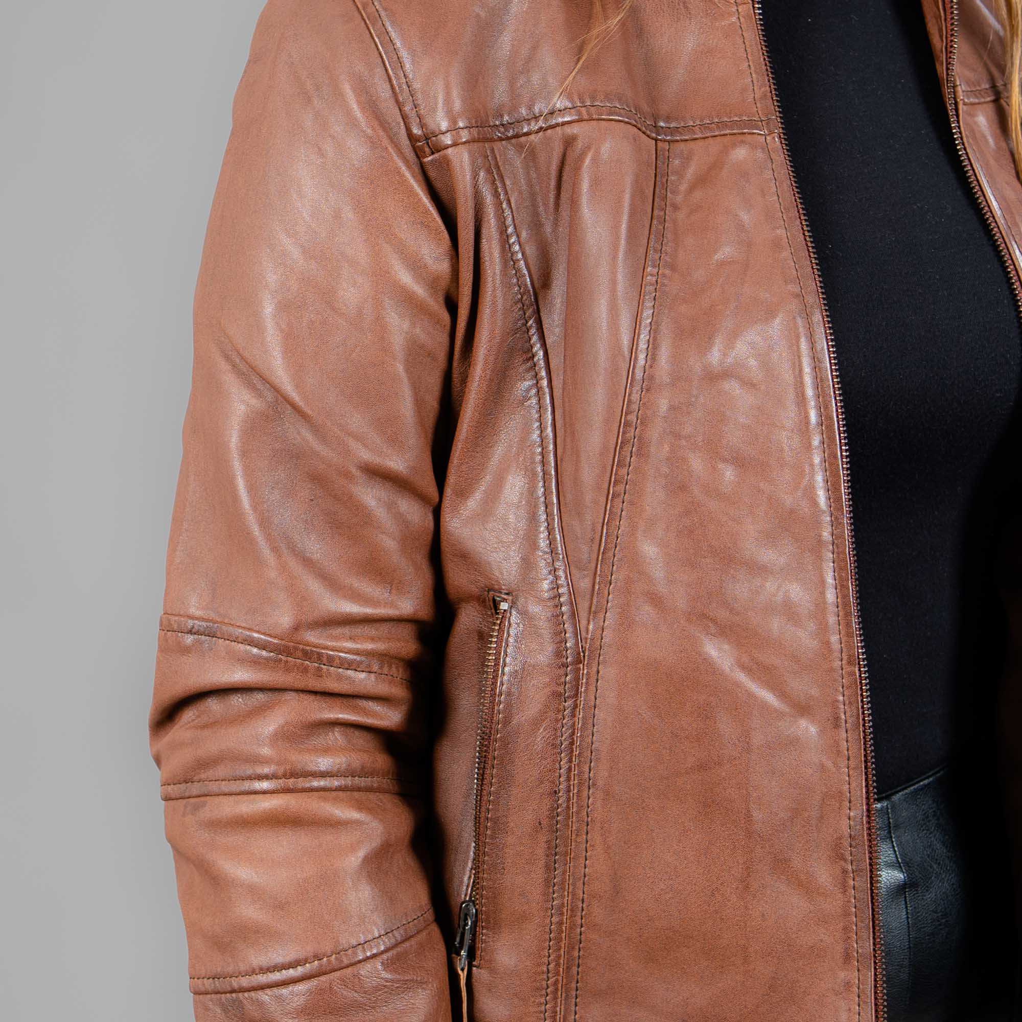 Leather jacket in brown color