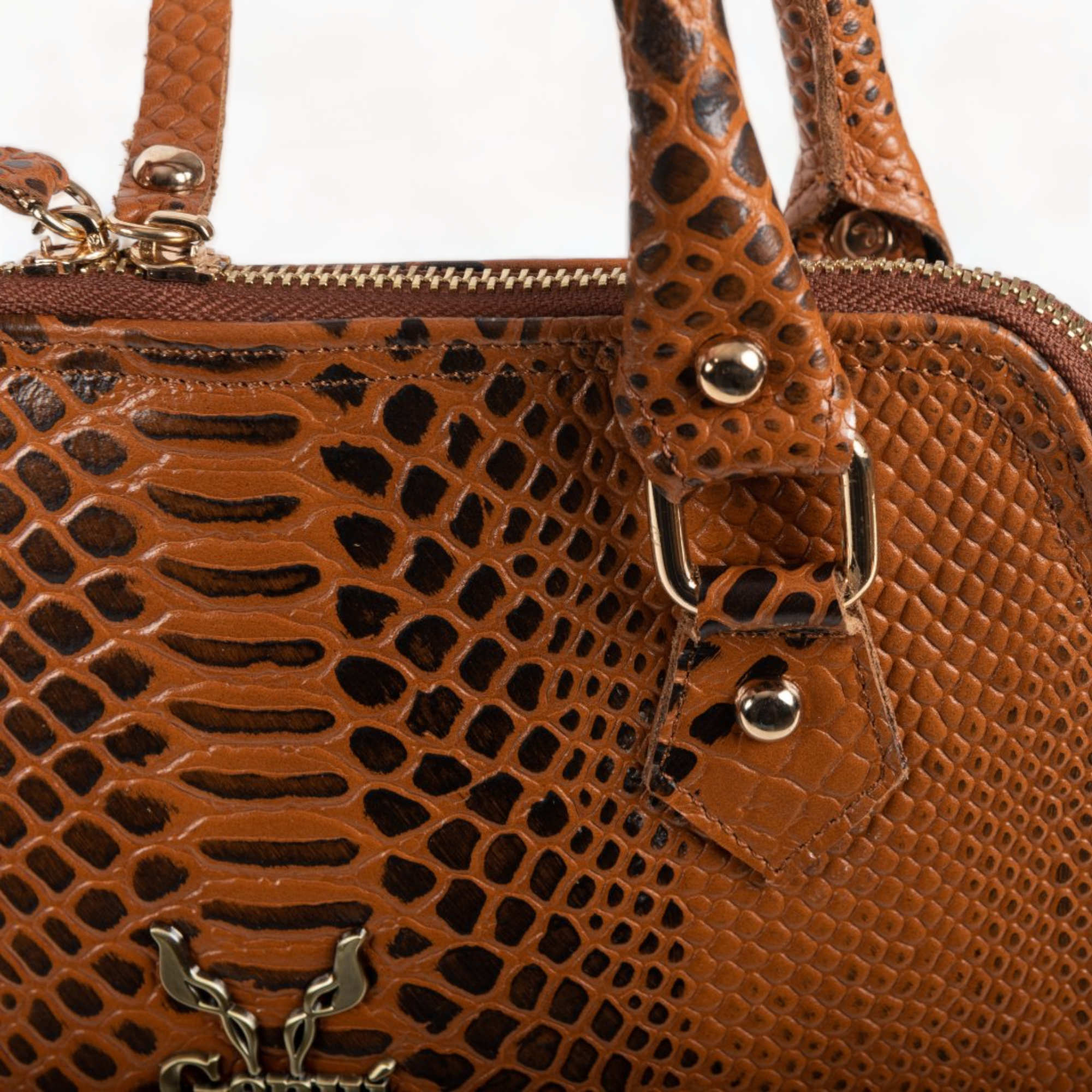 Leather handbag in brown color