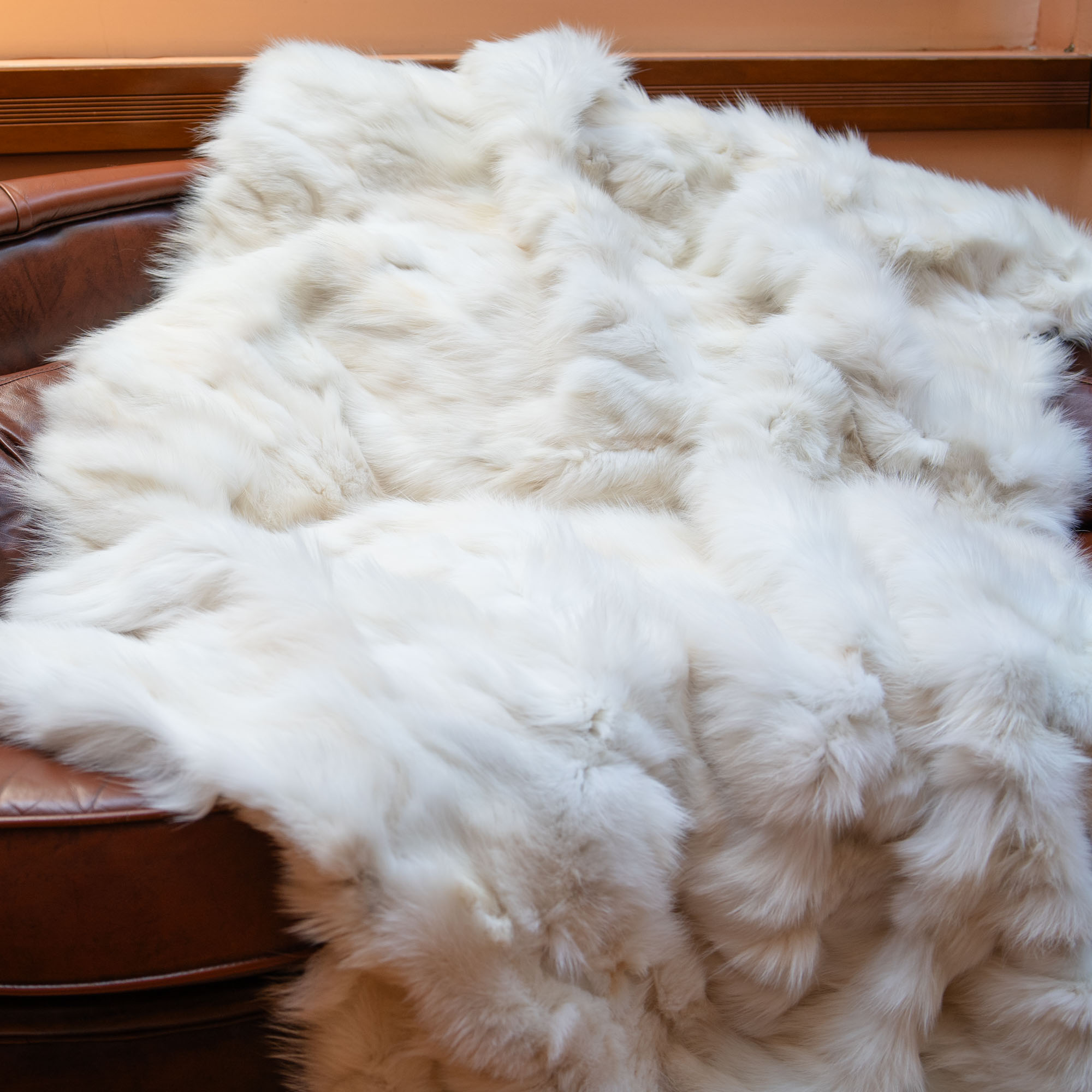 λευκή γούνινη κουβέρτα αλεπούς