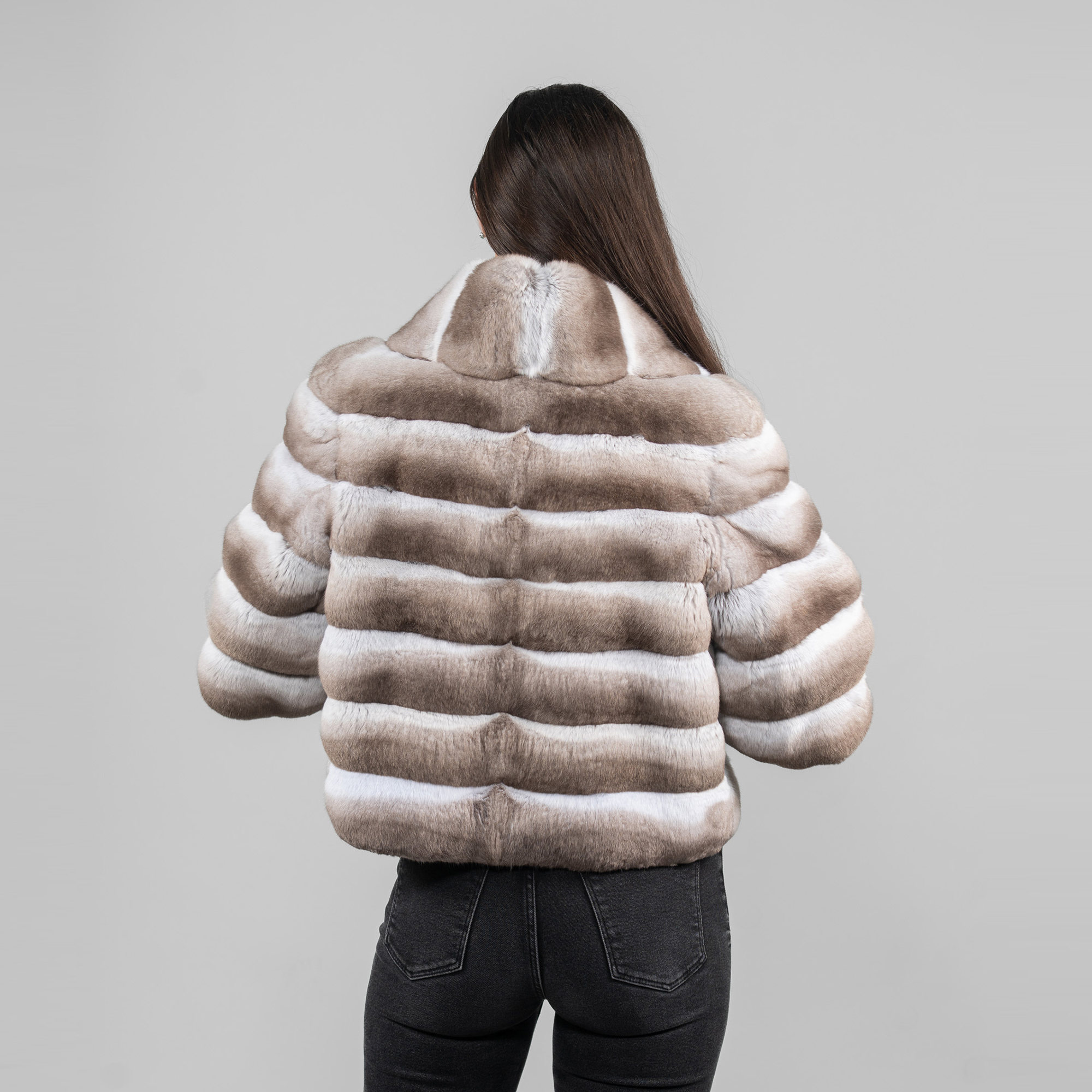 Chinchilla fur jacket with a collar in beige color
