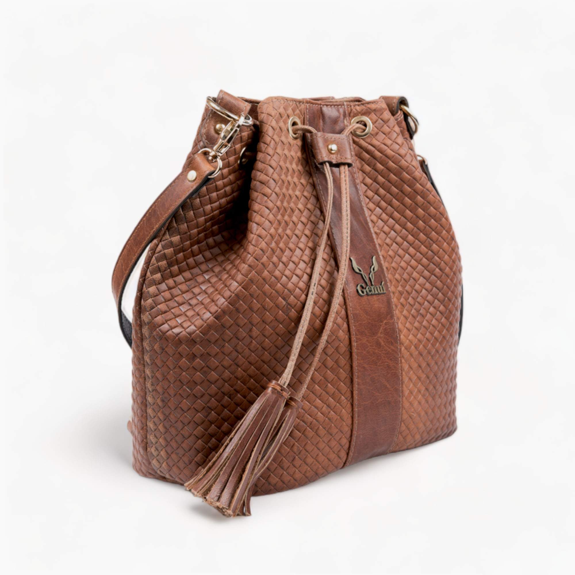 Brown leather polymorphic pouch bag in raffia pattern