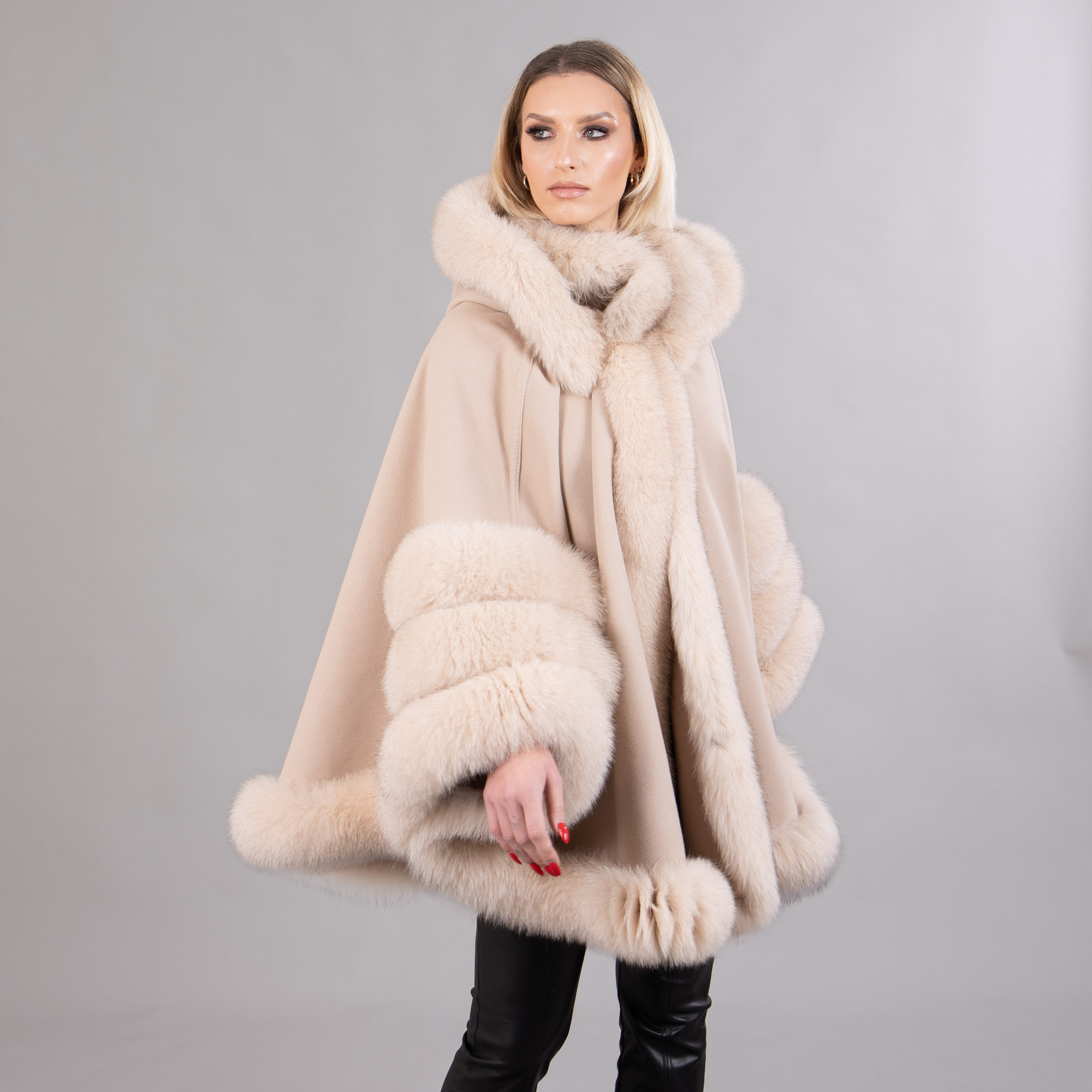 Beige cashmere cape with fox fur details