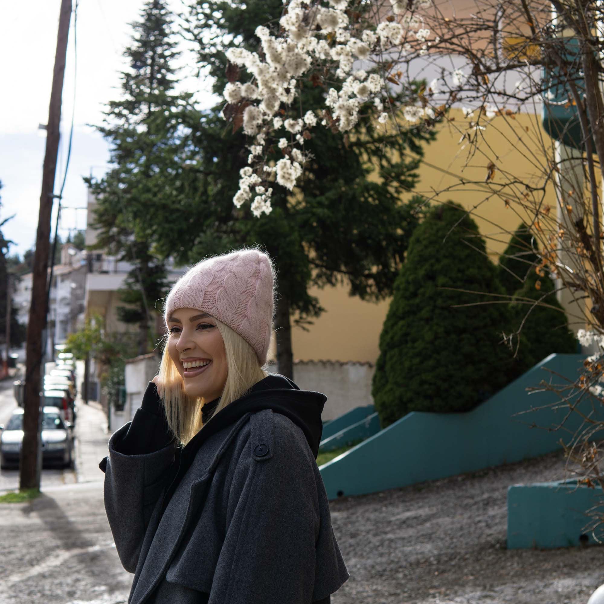 ροζ πλεκτό μάλλινο σκουφί