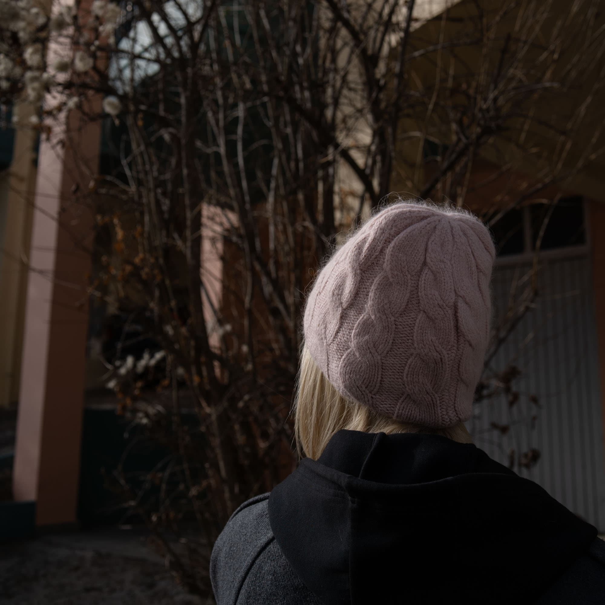 ροζ πλεκτό μάλλινο σκουφί