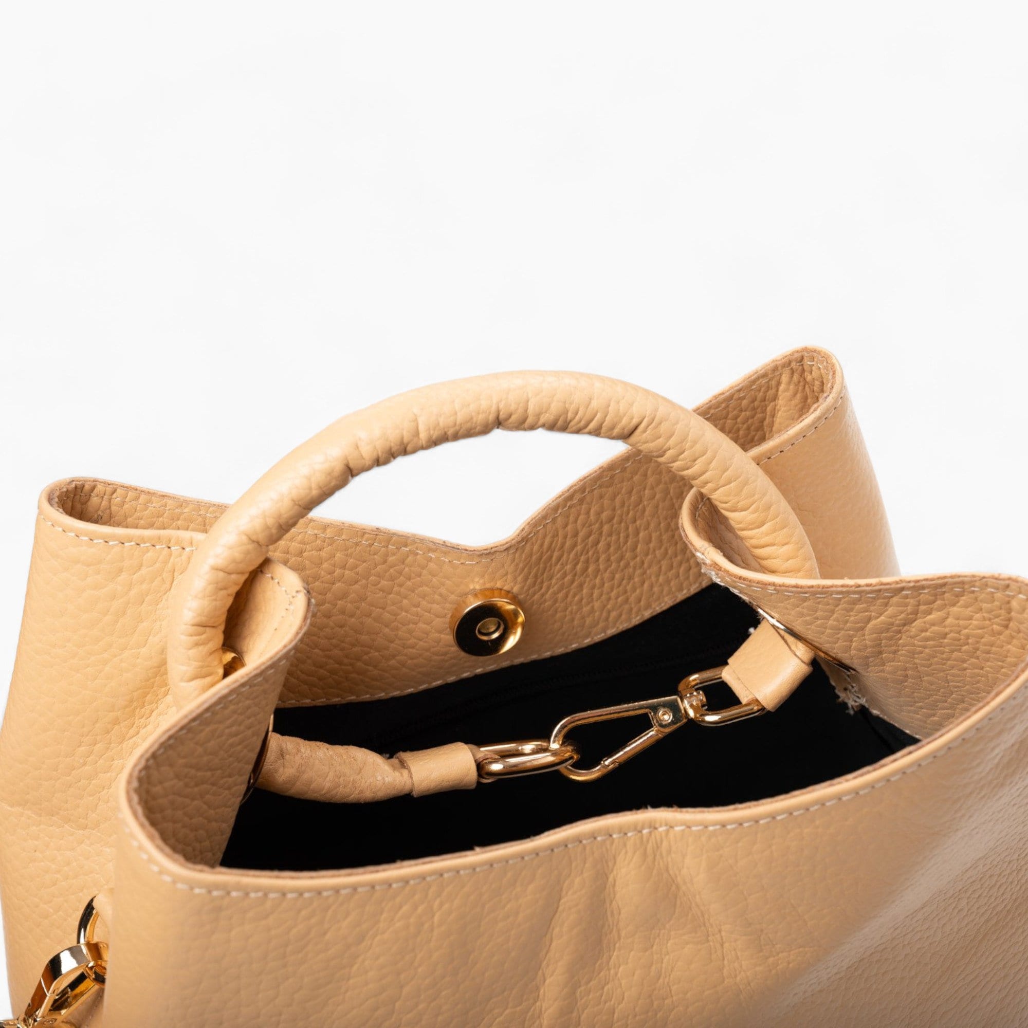 Leather handbag in beige shade