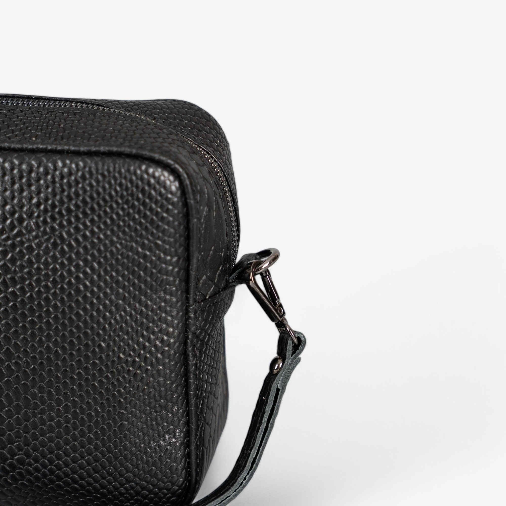 μαύρη τσάντα χειρός