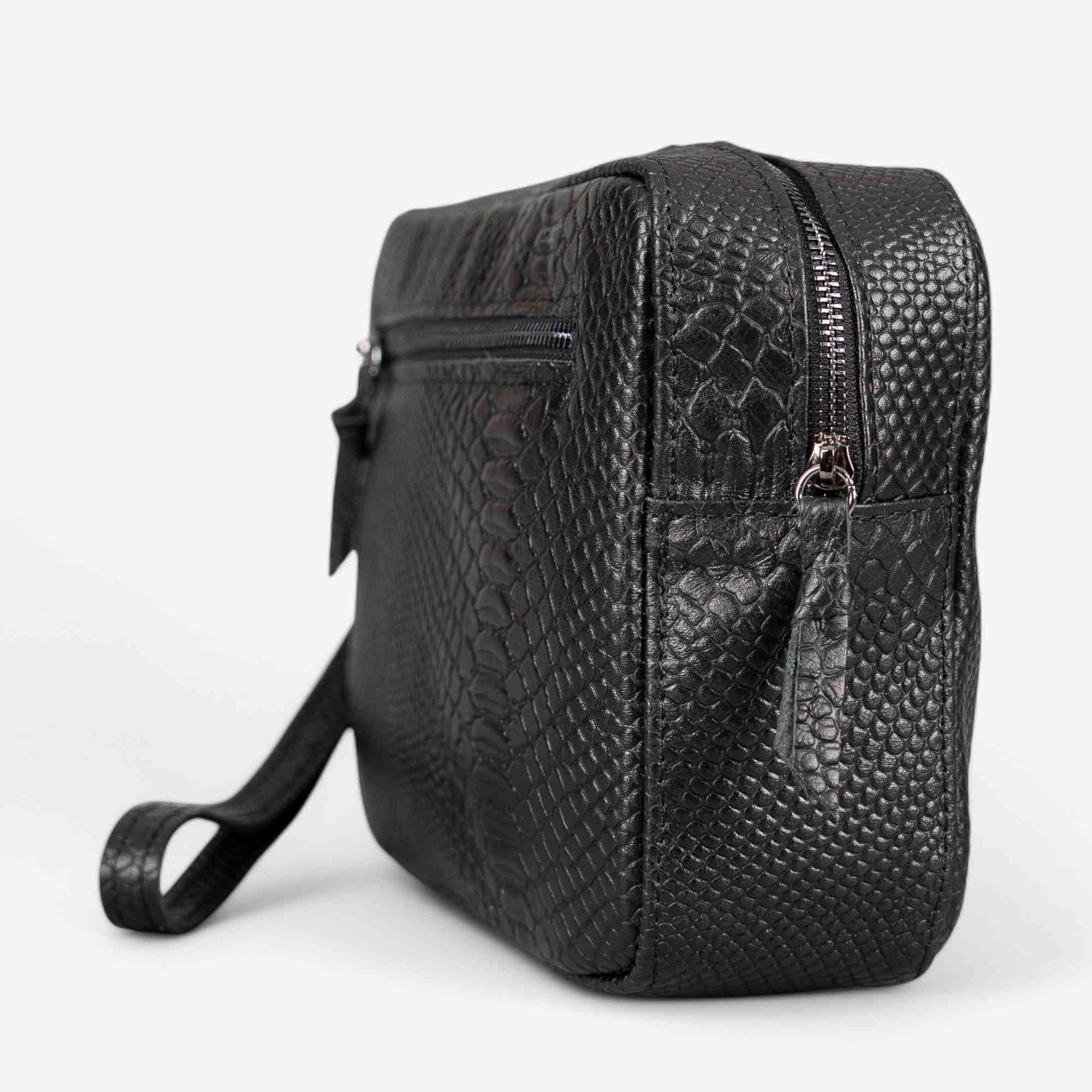 μαύρη τσάντα χειρός