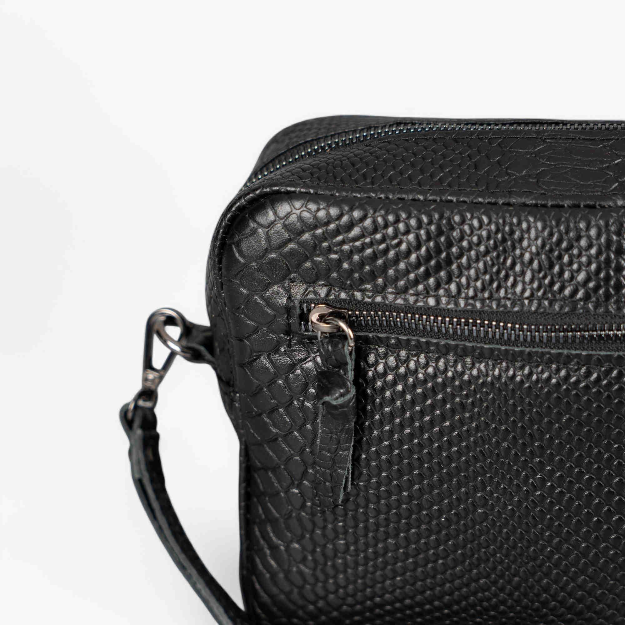 μαύρη τσάντα χειρός