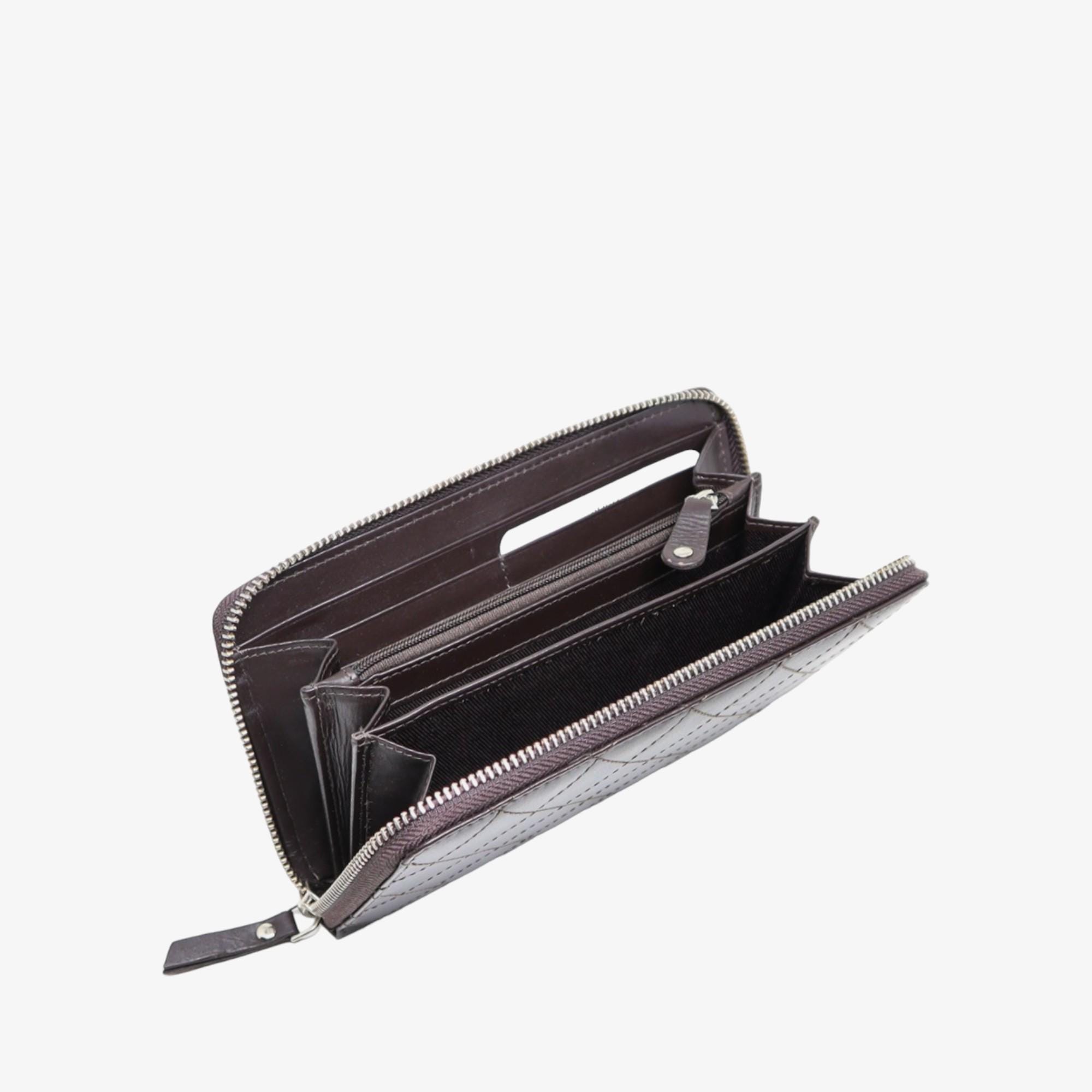 Brown quilted leather wallet with RFID