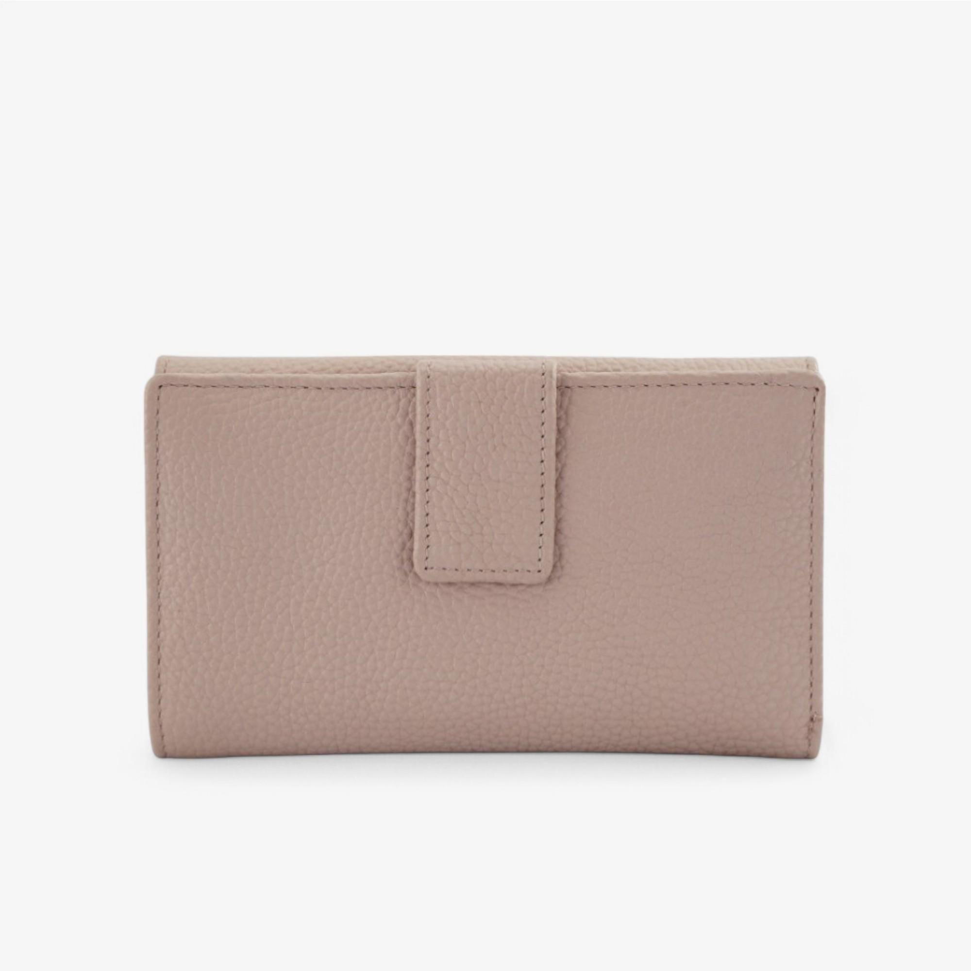 Women’s beige leather wallet with RFID