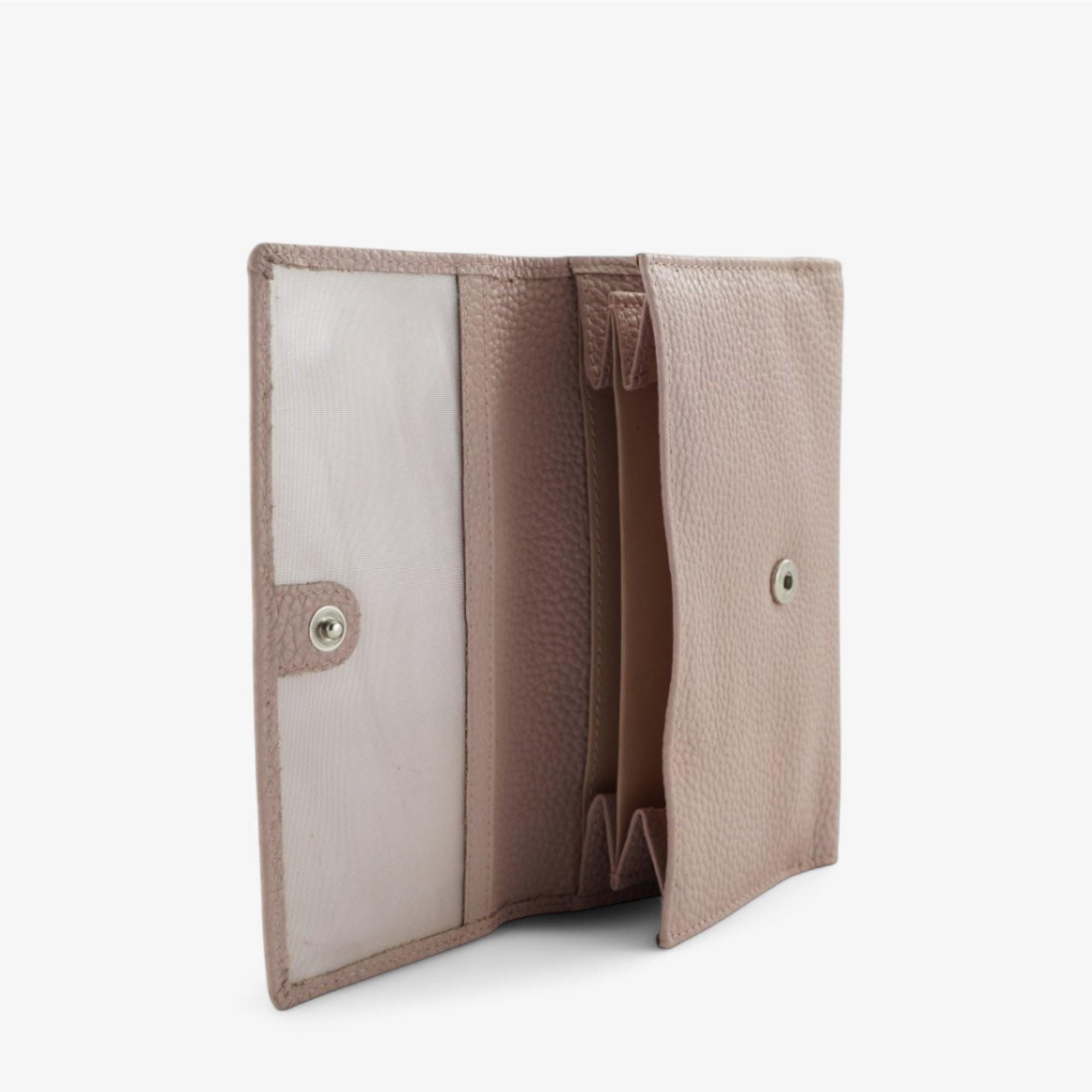 Women’s beige leather wallet with RFID