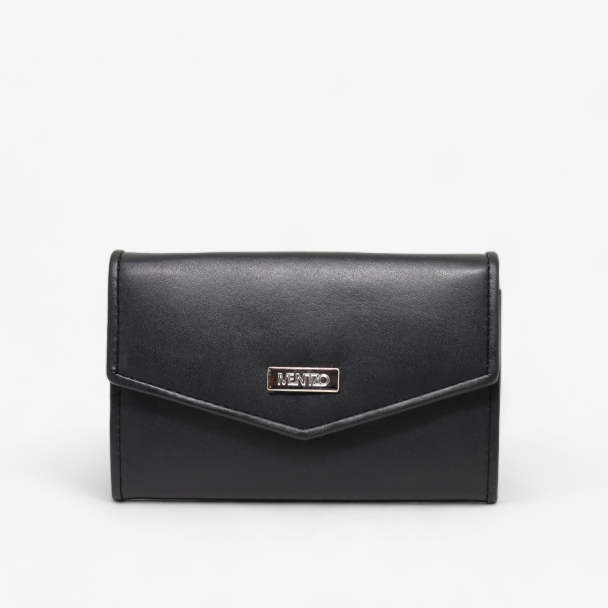 Women’s medium black leather wallet