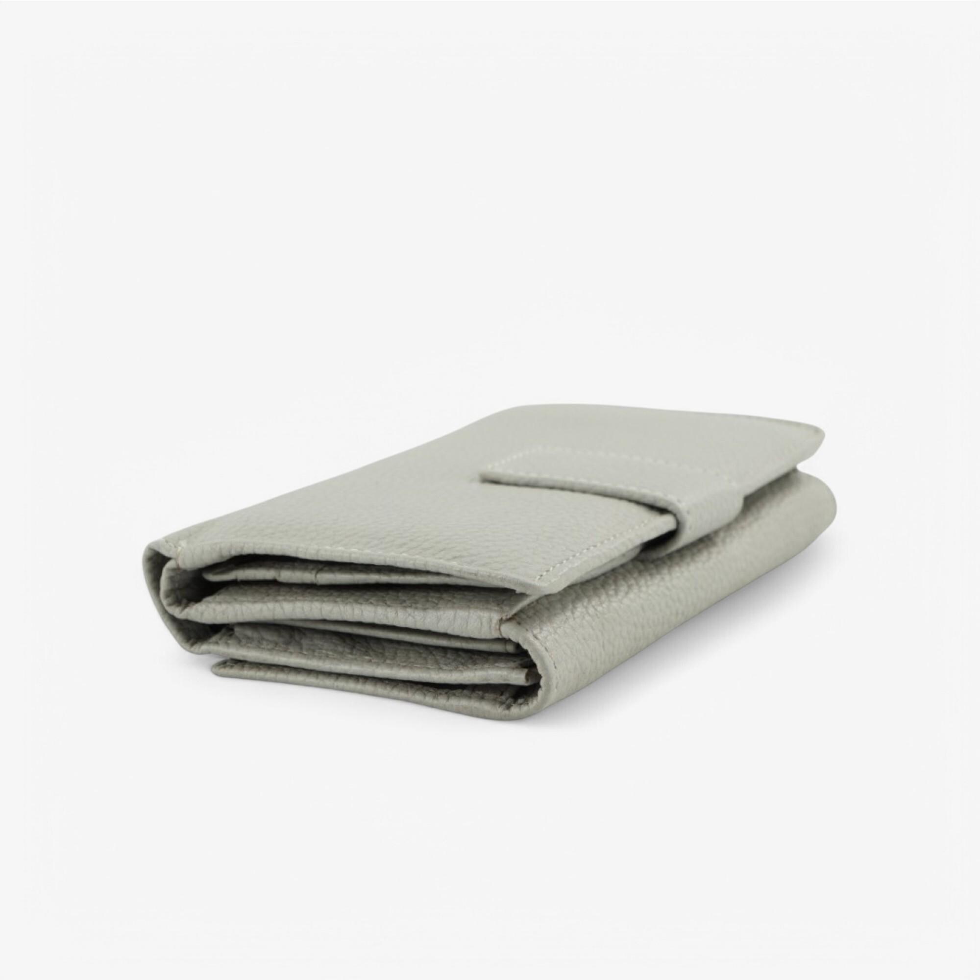 Women’s grey leather wallet