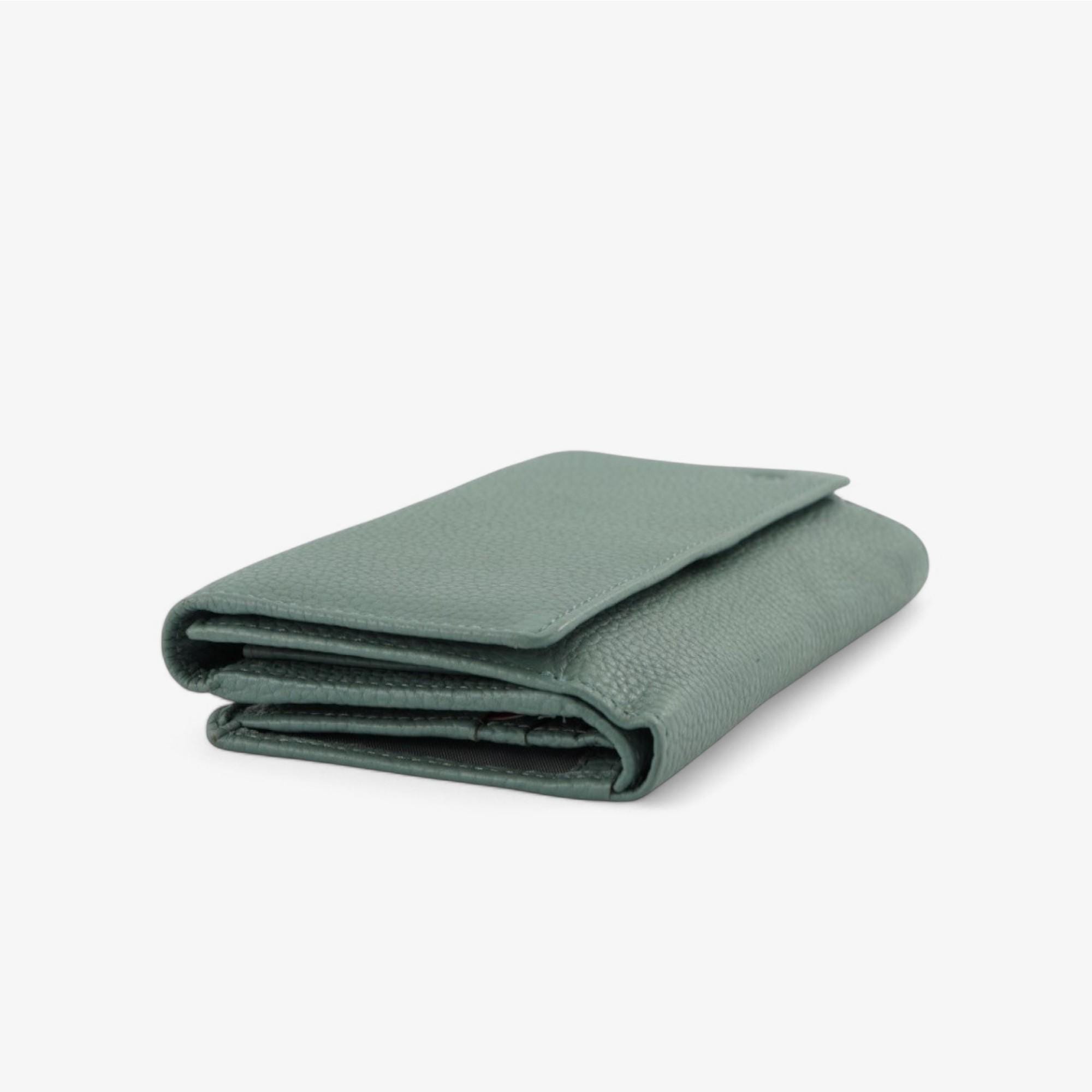Women’s pistachio green leather wallet