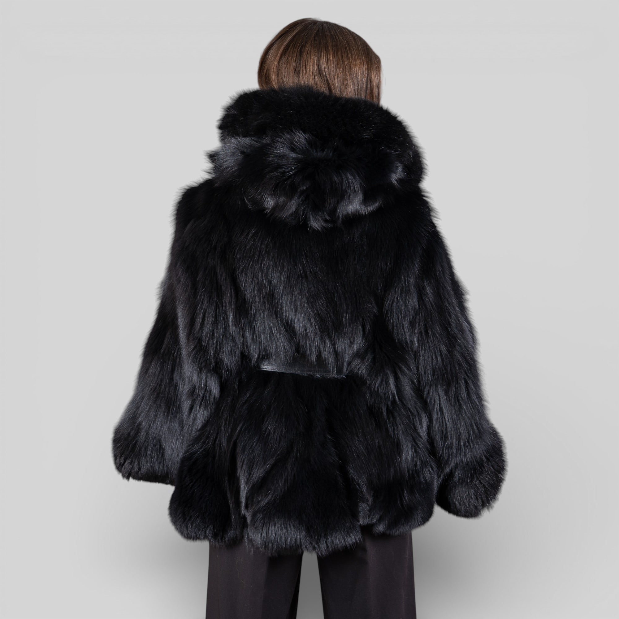 Μαύρη γούνινη κάπα αλεπούς