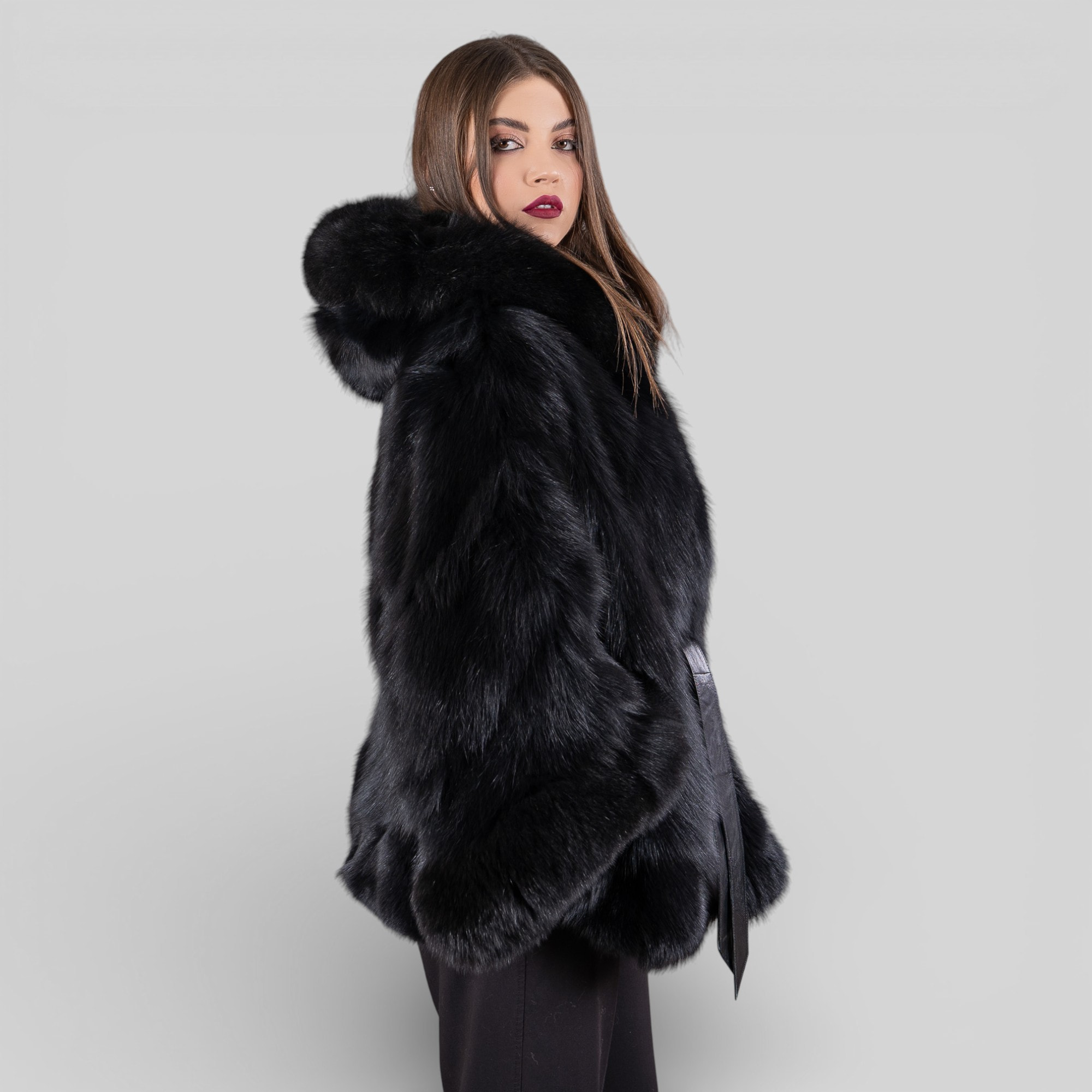 Μαύρη γούνινη κάπα αλεπούς