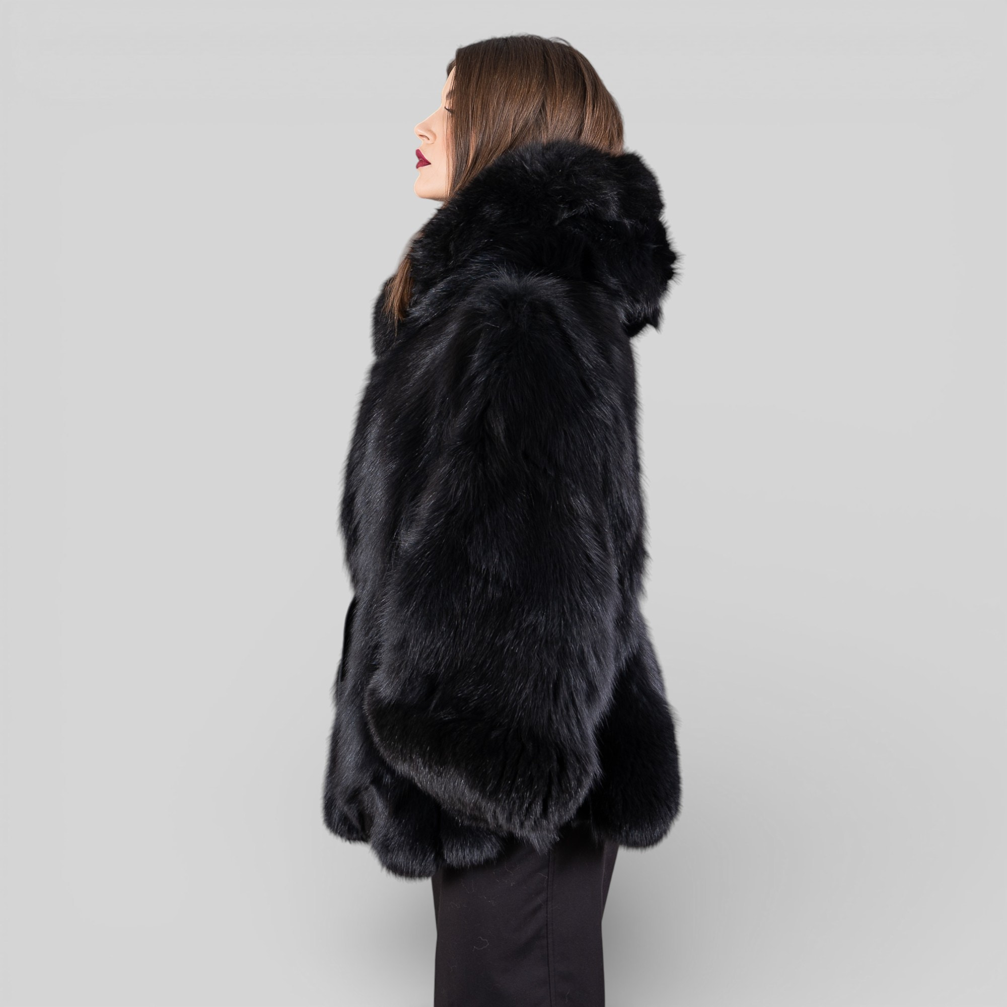 Μαύρη γούνινη κάπα αλεπούς